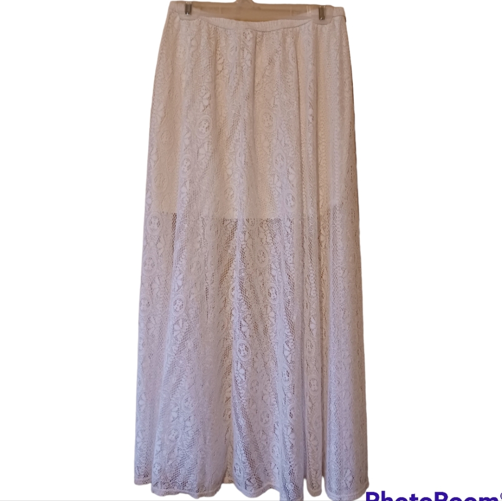 Hollister Lace Maxi White Skirt 39 inch length, 13 inch waist